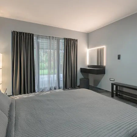 9 April Village Sea & Varna