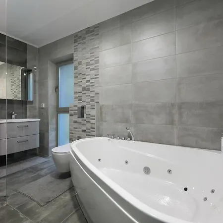 9 April Village Sea & Penzion *