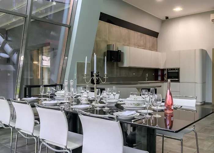 9 April Village Sea & * Warna